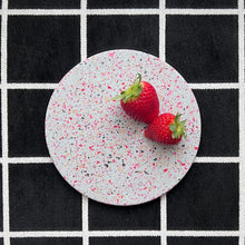 Görseli Galeri görüntüleyiciye yükleyin, TERRAZZO YUVARLAK SUNUMLUK
